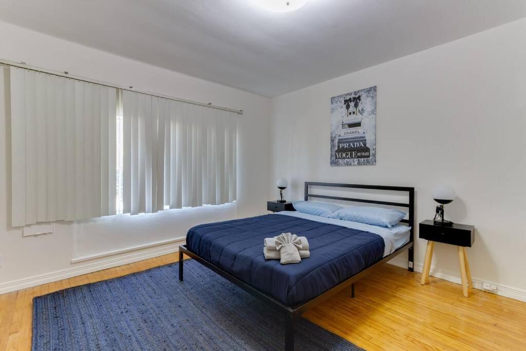 2 Bedroom Mid-wilshire Charmer Close To Downtown *