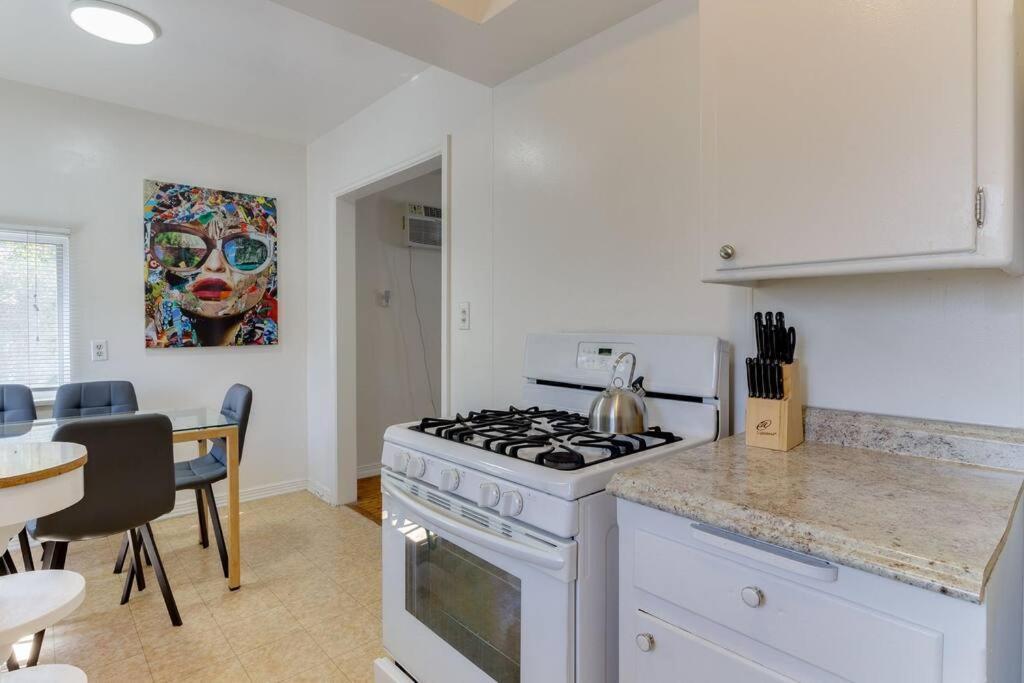 2 Bedroom Mid-wilshire Charmer Close To Downtown Casa vacanze